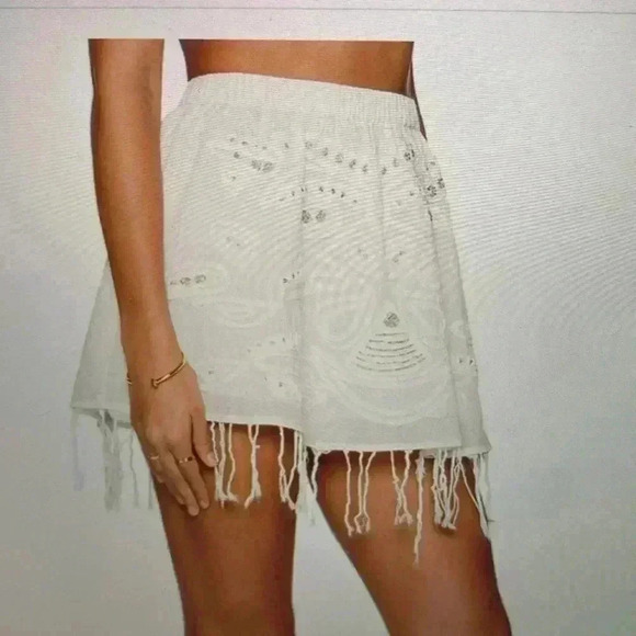 Raga Womens White Mini Nomad embosed appliqué miniskirt small NEW - Picture 1 of 13